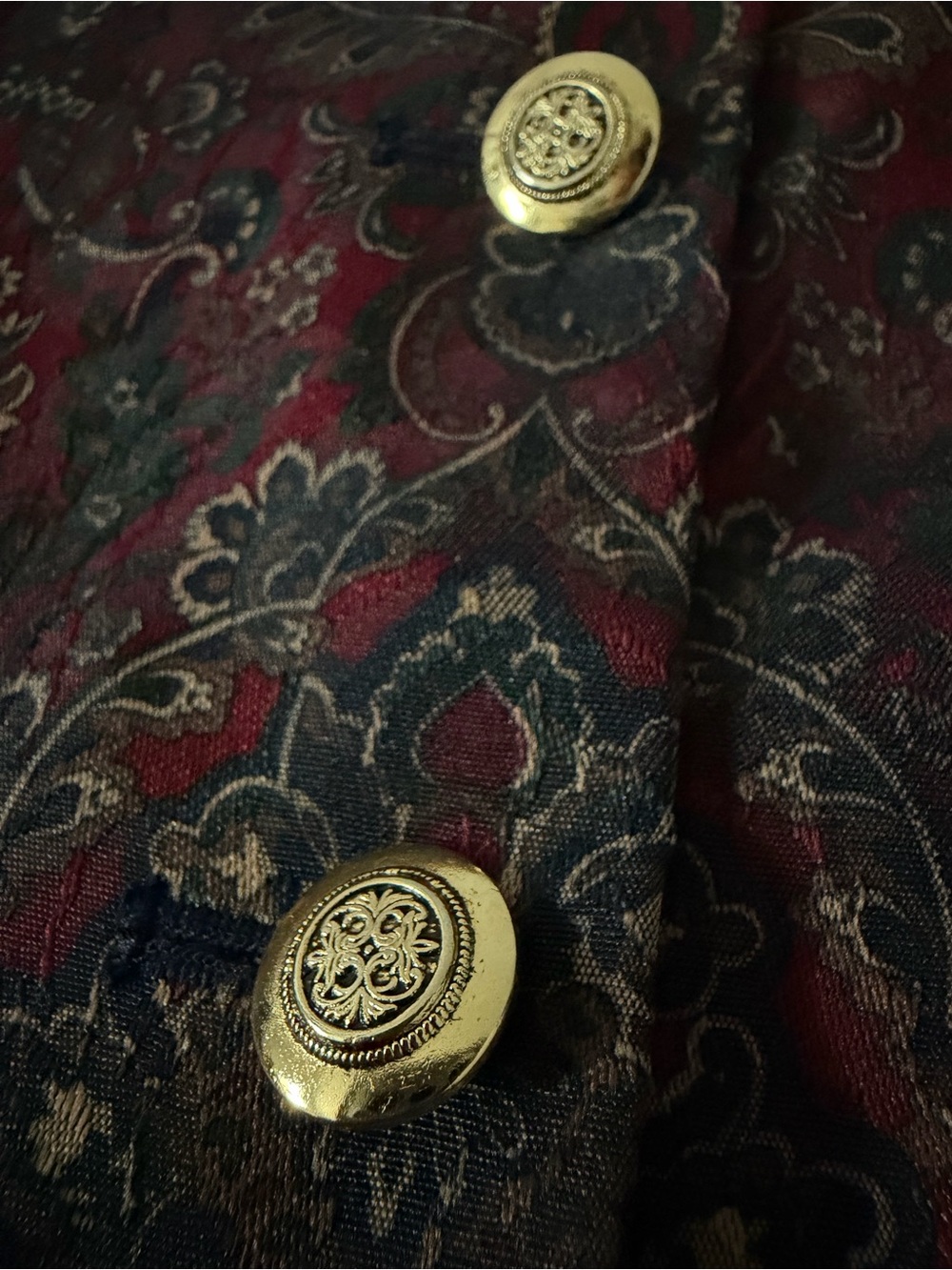 Liz Claiborne Collection Women's Burgundy Paisley Jacquard Vest - Picture 8 of 11